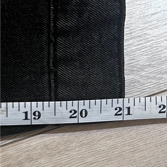 BLACK CROPPED FRAYED JEAN JACKET. - Picture 6 of 10